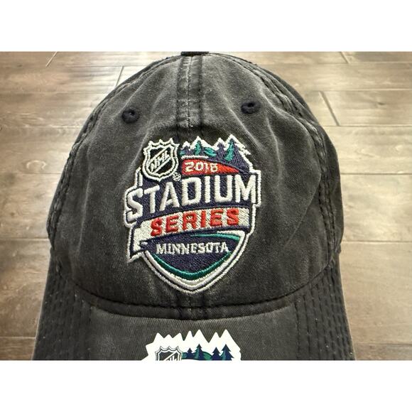 Reebok Mens Dark Gray NHL 2016 Stadium Series Minnesota Adjustable Strapback Hat - Picture 3 of 9